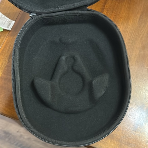Logitech headset case for gaming headsets - Picture 4 of 4